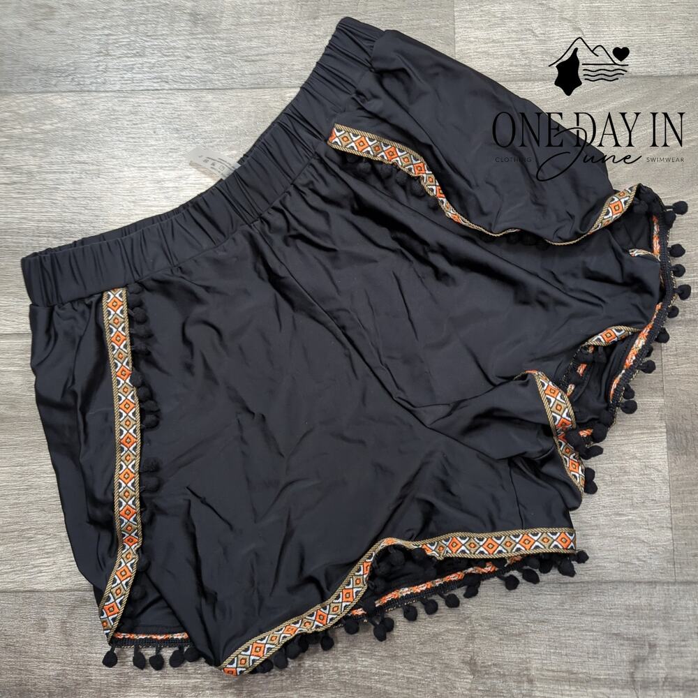 CharmLeaks Pom Pom Shorts Size L